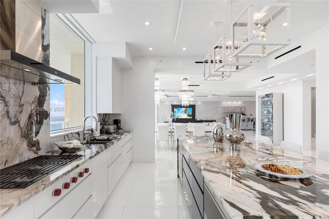 17875 Collins Ave PH4701, Sunny Isles Beach, FL 33160