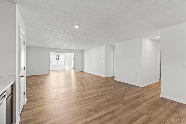 1050 Grandin Pond Drive, South Lebanon, OH 45039