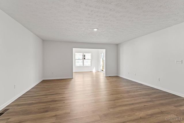 1050 Grandin Pond Drive, South Lebanon, OH 45039