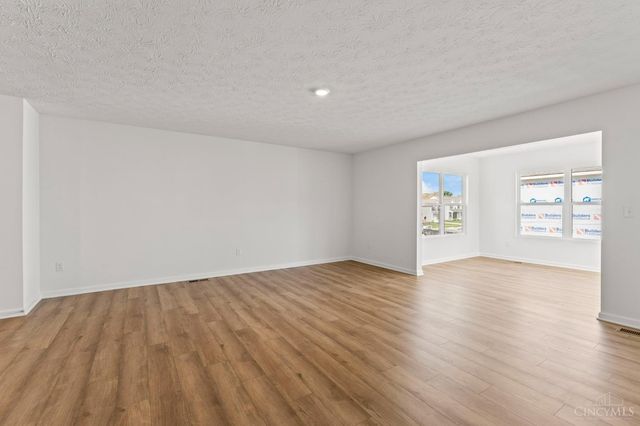 1050 Grandin Pond Drive, South Lebanon, OH 45039