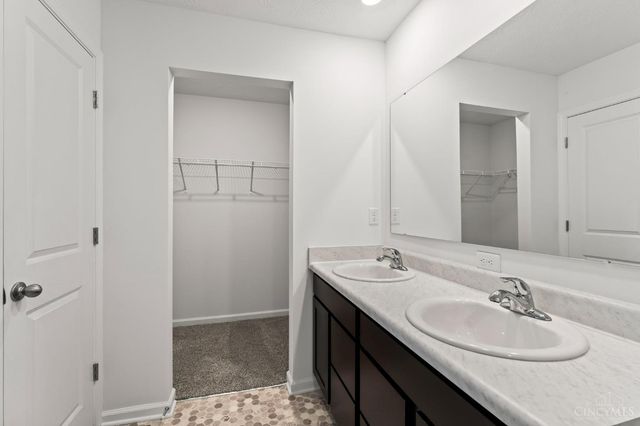 1050 Grandin Pond Drive, South Lebanon, OH 45039