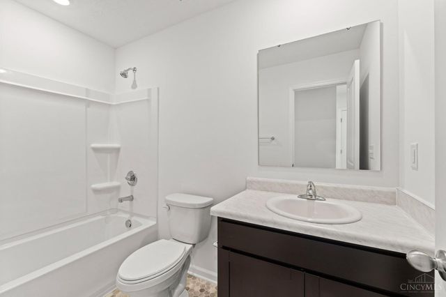 1050 Grandin Pond Drive, South Lebanon, OH 45039