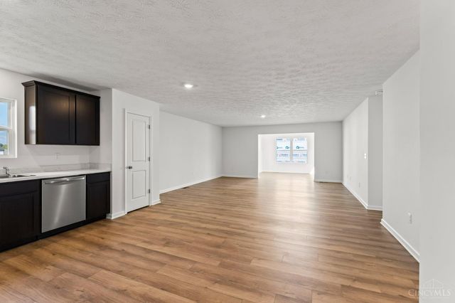 1050 Grandin Pond Drive, South Lebanon, OH 45039