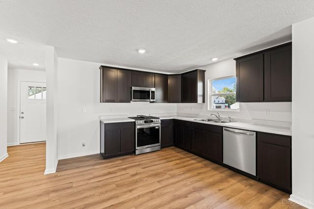 1050 Grandin Pond Drive, South Lebanon, OH 45039