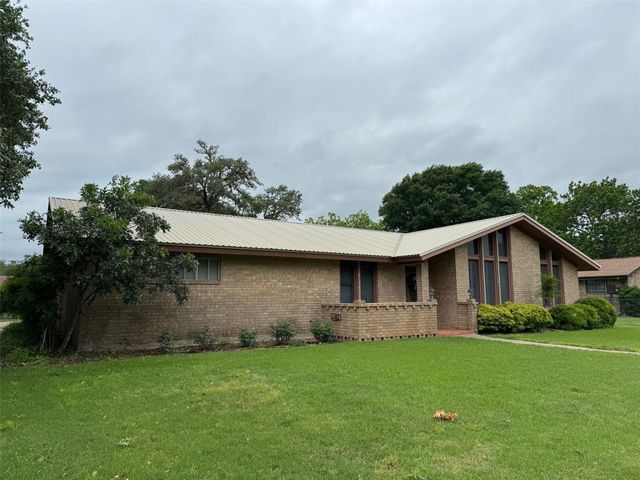 713 Sarah Jo Street, La Grange, TX 78945