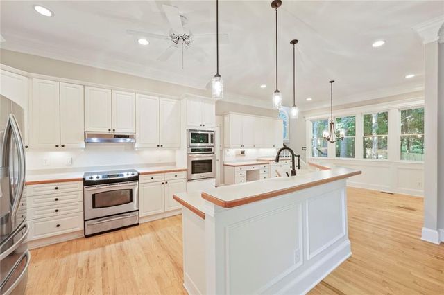 1363 Fallsbrook Way NW, Acworth, GA 30101