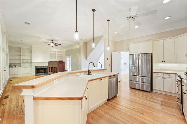 1363 Fallsbrook Way NW, Acworth, GA 30101