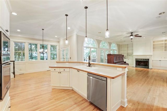 1363 Fallsbrook Way NW, Acworth, GA 30101