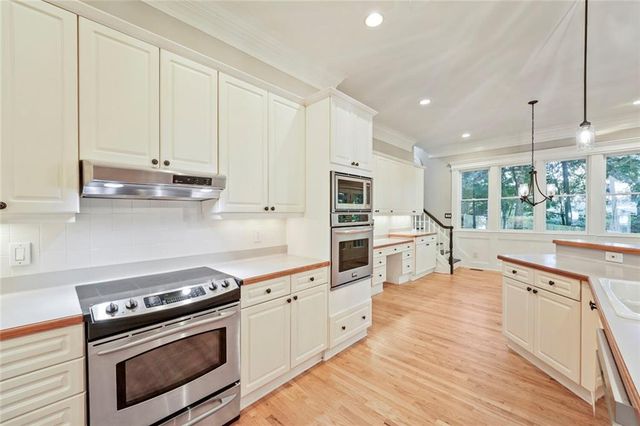 1363 Fallsbrook Way NW, Acworth, GA 30101