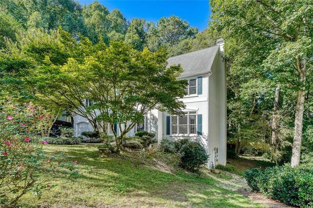 1363 Fallsbrook Way NW, Acworth, GA 30101