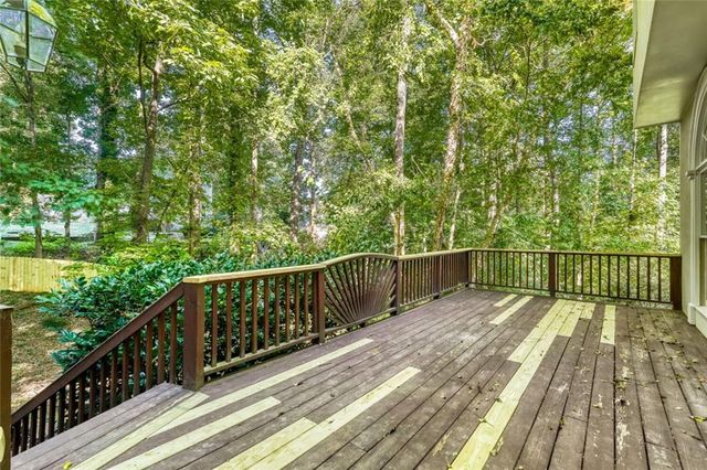 1363 Fallsbrook Way NW, Acworth, GA 30101