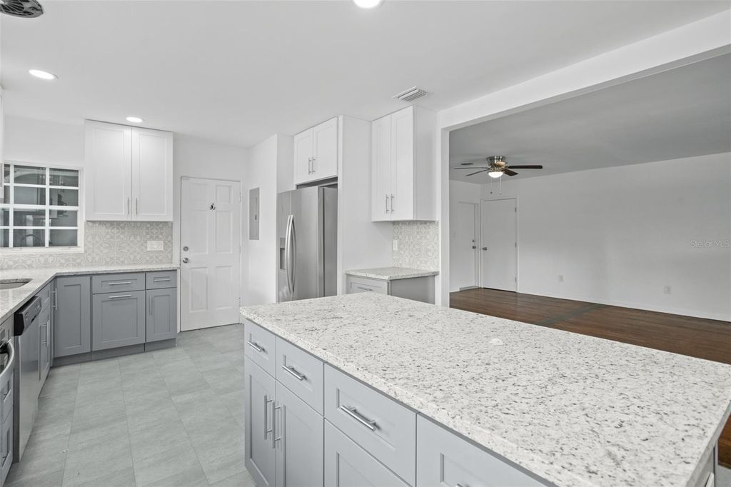 Image 12 of property listing at 1017 N THORNTON AVENUE, Orlando, FL 32803