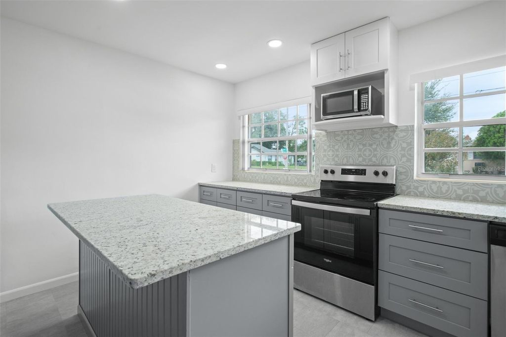 Image 15 of property listing at 1017 N THORNTON AVENUE, Orlando, FL 32803