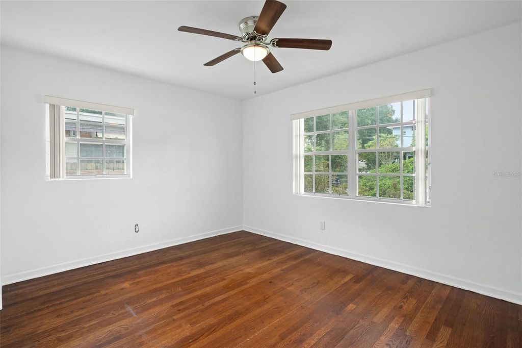 Image 16 of property listing at 1017 N THORNTON AVENUE, Orlando, FL 32803
