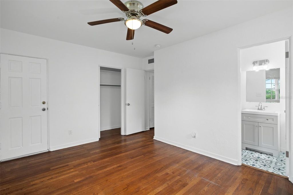 Image 17 of property listing at 1017 N THORNTON AVENUE, Orlando, FL 32803
