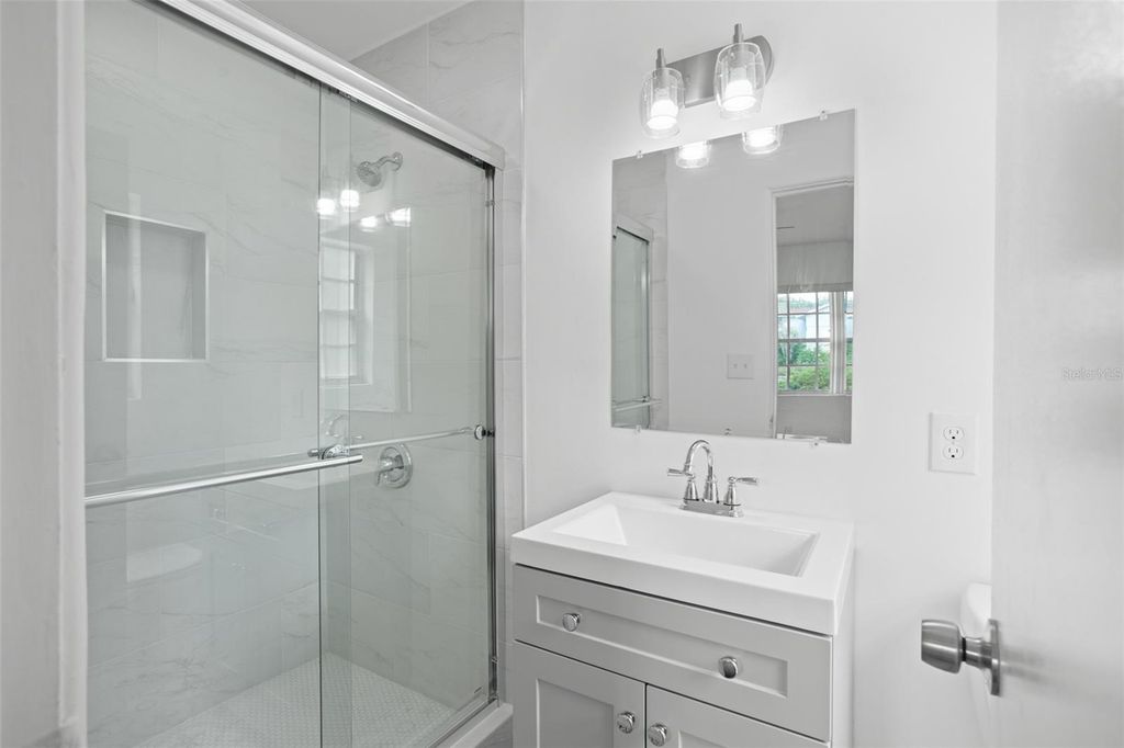 Image 18 of property listing at 1017 N THORNTON AVENUE, Orlando, FL 32803