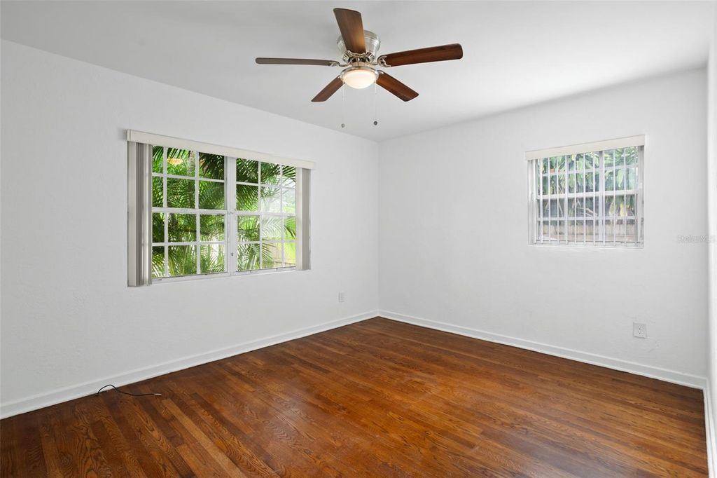 Image 21 of property listing at 1017 N THORNTON AVENUE, Orlando, FL 32803