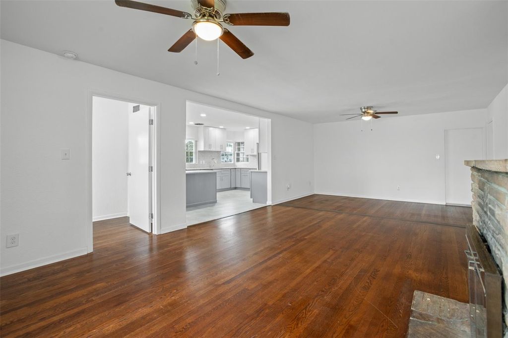 Image 4 of property listing at 1017 N THORNTON AVENUE, Orlando, FL 32803