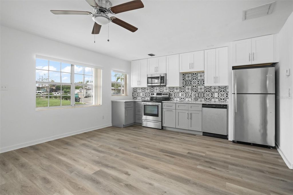 Image 32 of property listing at 1017 N THORNTON AVENUE, Orlando, FL 32803