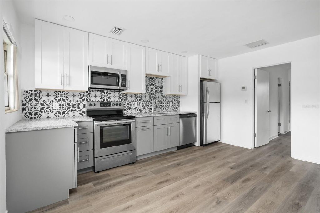 Image 33 of property listing at 1017 N THORNTON AVENUE, Orlando, FL 32803