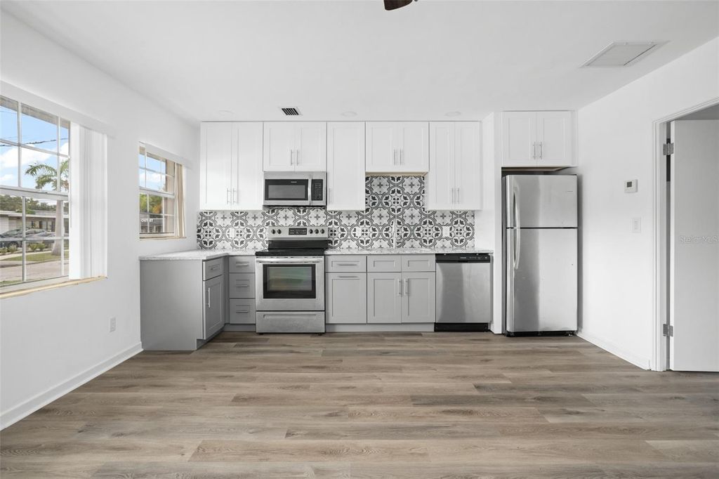 Image 35 of property listing at 1017 N THORNTON AVENUE, Orlando, FL 32803