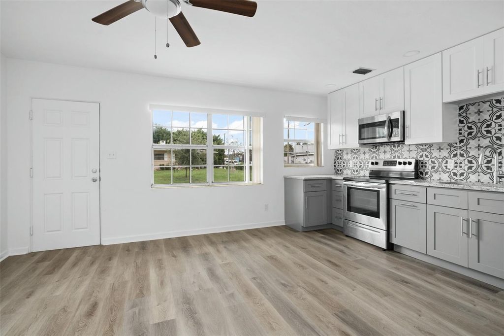 Image 36 of property listing at 1017 N THORNTON AVENUE, Orlando, FL 32803