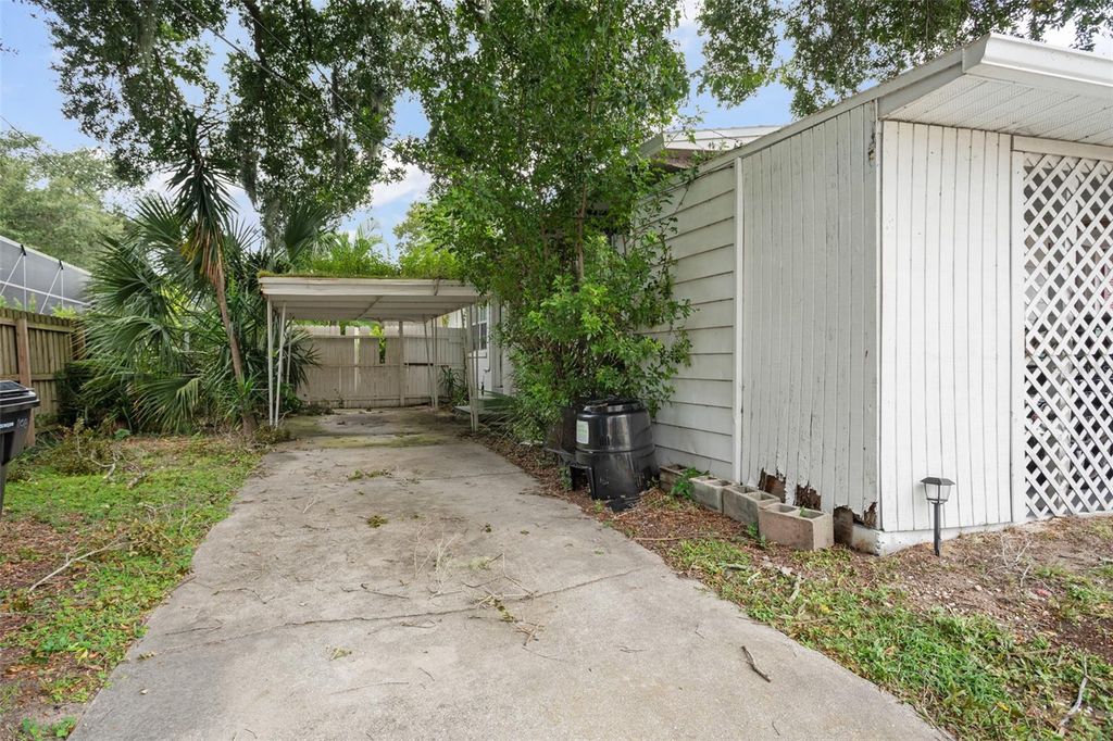 Image 37 of property listing at 1017 N THORNTON AVENUE, Orlando, FL 32803