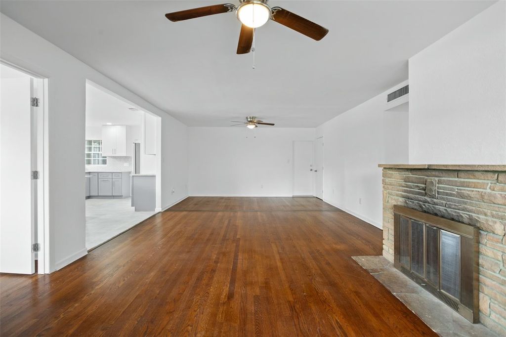 Image 5 of property listing at 1017 N THORNTON AVENUE, Orlando, FL 32803