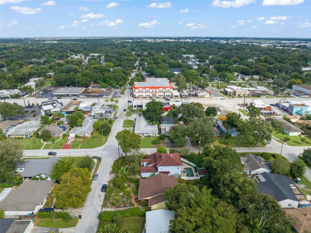 Image 41 of property listing at 1017 N THORNTON AVENUE, Orlando, FL 32803