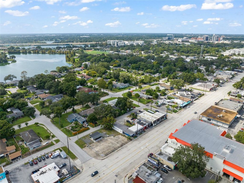 Image 44 of property listing at 1017 N THORNTON AVENUE, Orlando, FL 32803