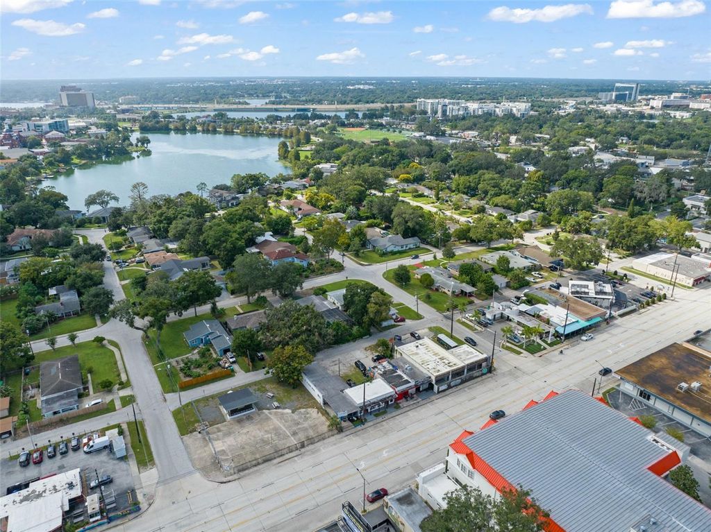 Image 45 of property listing at 1017 N THORNTON AVENUE, Orlando, FL 32803