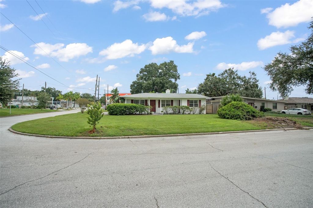 Image 50 of property listing at 1017 N THORNTON AVENUE, Orlando, FL 32803