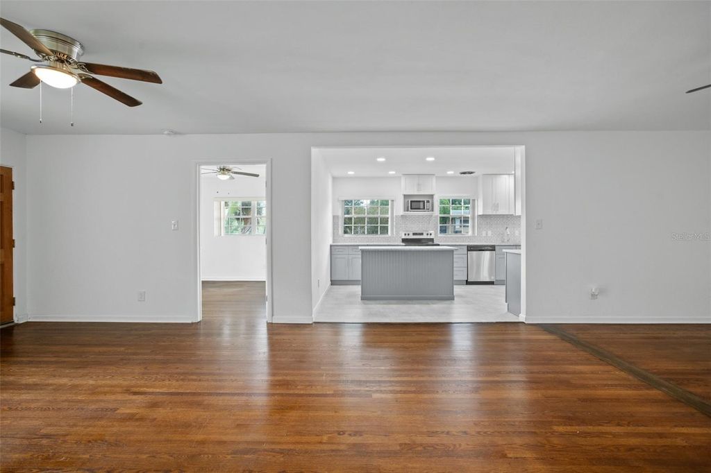 Image 6 of property listing at 1017 N THORNTON AVENUE, Orlando, FL 32803
