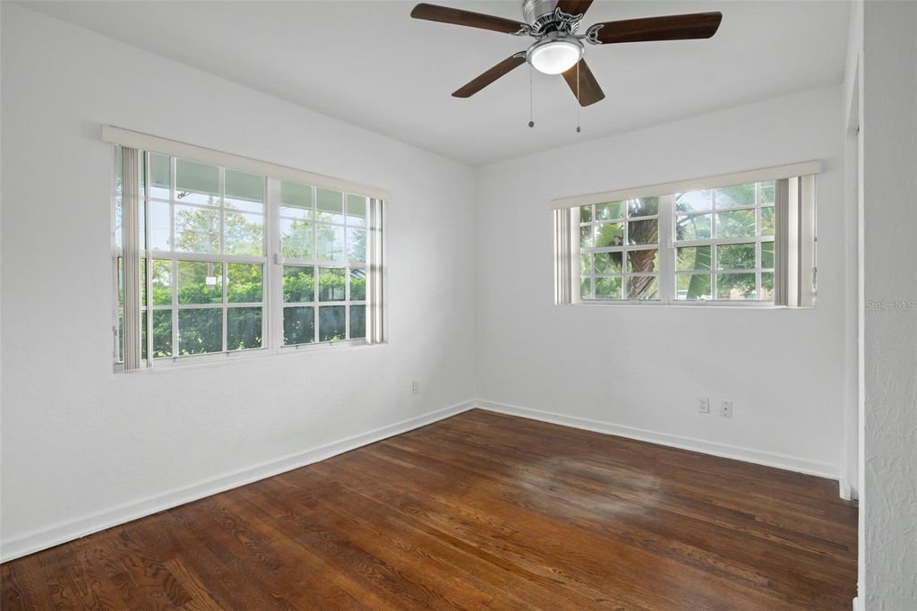 Image 9 of property listing at 1017 N THORNTON AVENUE, Orlando, FL 32803