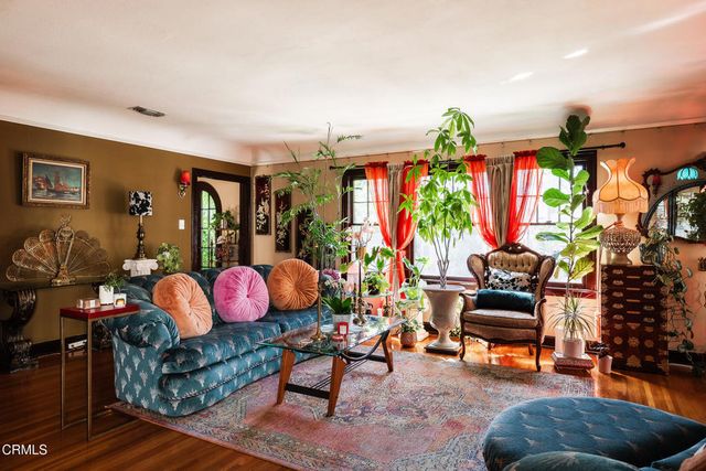 1266 N Flores Street, West Hollywood, CA 90069