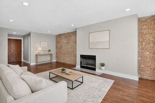 6020 Oakwood Drive 1L, Lisle, IL 60532