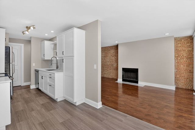 6020 Oakwood Drive 1L, Lisle, IL 60532