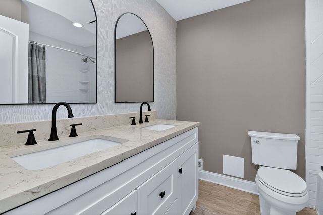 6020 Oakwood Drive 1L, Lisle, IL 60532