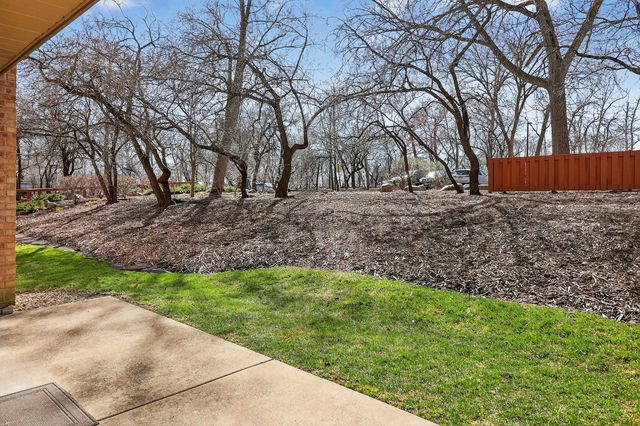 6020 Oakwood Drive 1L, Lisle, IL 60532