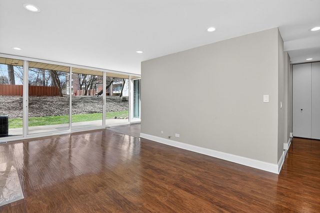 6020 Oakwood Drive 1L, Lisle, IL 60532