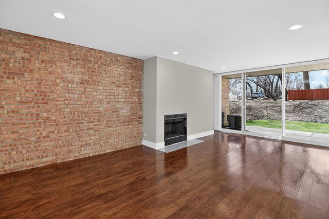 6020 Oakwood Drive 1L, Lisle, IL 60532