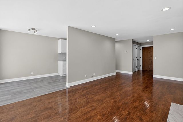 6020 Oakwood Drive 1L, Lisle, IL 60532