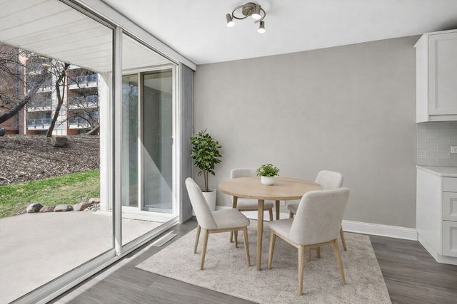 6020 Oakwood Drive 1L, Lisle, IL 60532