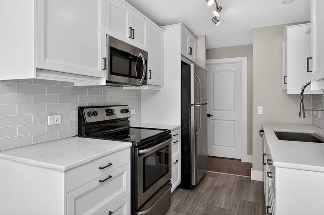 6020 Oakwood Drive 1L, Lisle, IL 60532