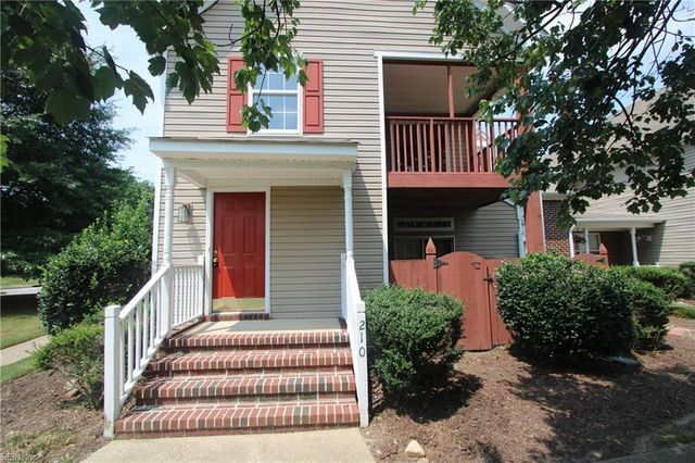 210 Primrose LN, Chesapeake, VA 23320