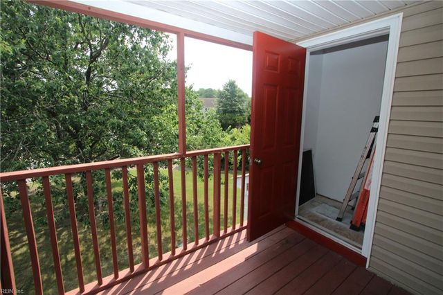 210 Primrose LN, Chesapeake, VA 23320