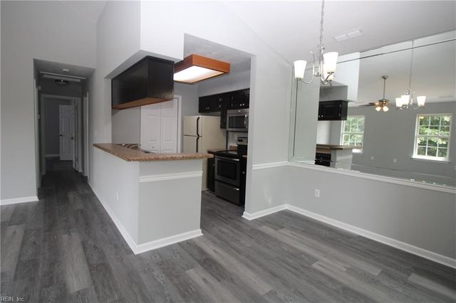 210 Primrose LN, Chesapeake, VA 23320