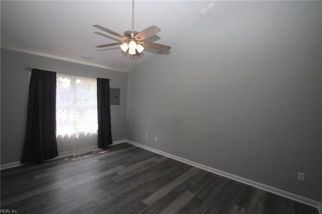 210 Primrose LN, Chesapeake, VA 23320