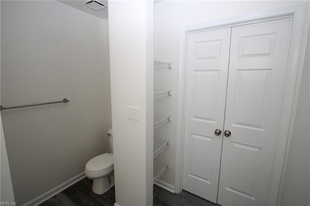 210 Primrose LN, Chesapeake, VA 23320