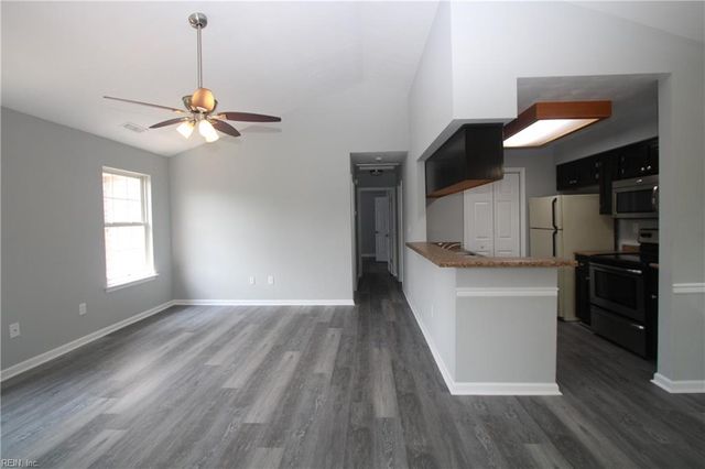210 Primrose LN, Chesapeake, VA 23320
